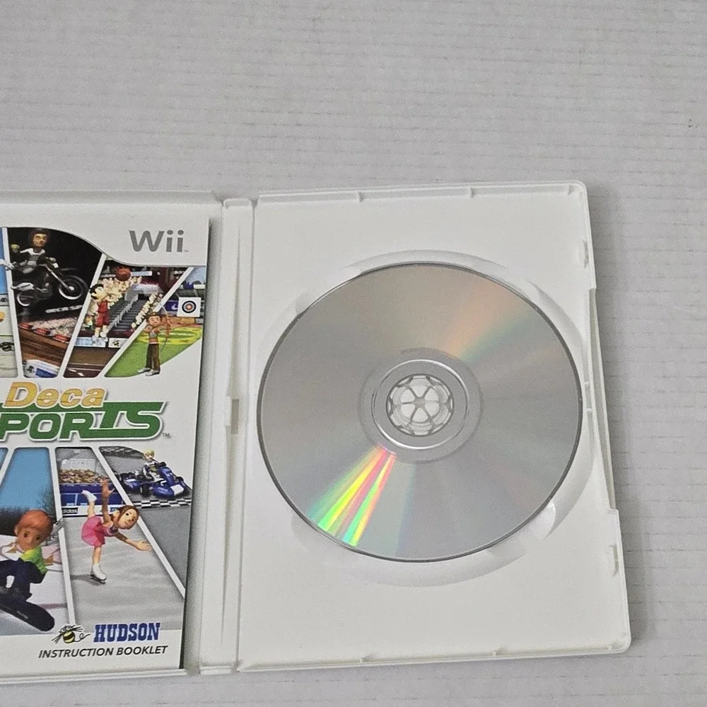 Deca Sports Nintendo Wii Complete in Case CIB with Manual Hudson Soft Disc